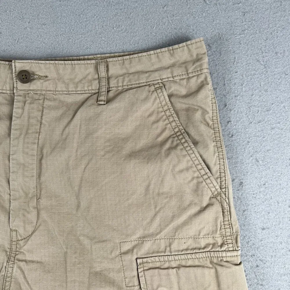 Levis Rip Stop Cotton Beige Cargo Shorts 9” Inseam Mens Size 38‎